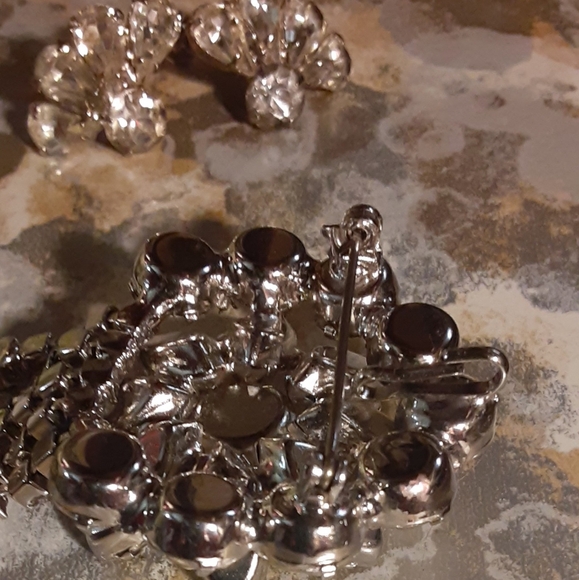 c1950 Crystal Flower Shaped Pendant Brooch w/ adorning Chain + Earring Set - Picture 5 of 8